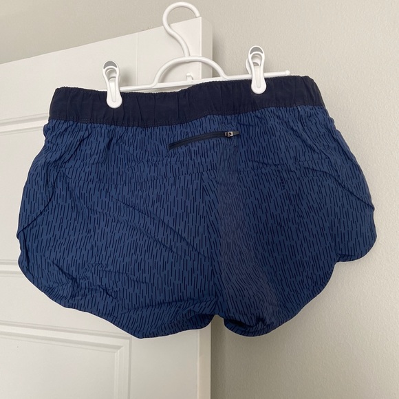 The North Face Patterned Shorts - Picture 2 of 3